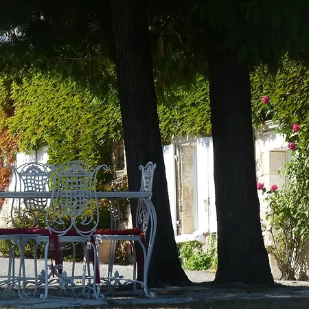 B&B Domaine Du Champ Fleuri 앙굴렘