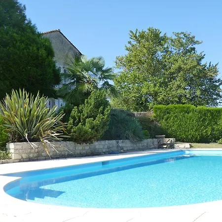 Domaine Du Champ Fleuri 3*