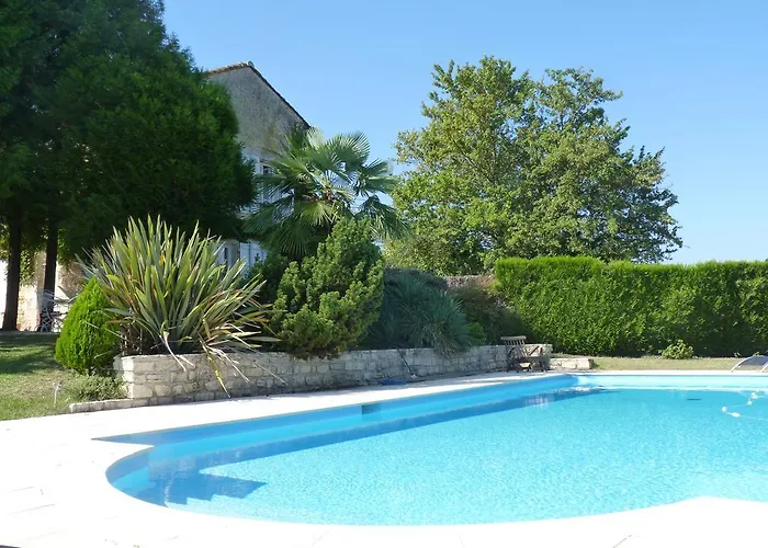 Domaine Du Champ Fleuri 3*