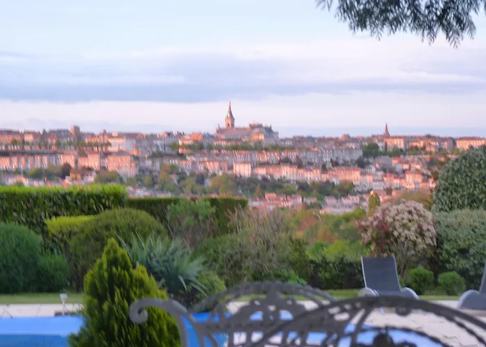 Bed & Breakfast Domaine Du Champ Fleuri Angouleme